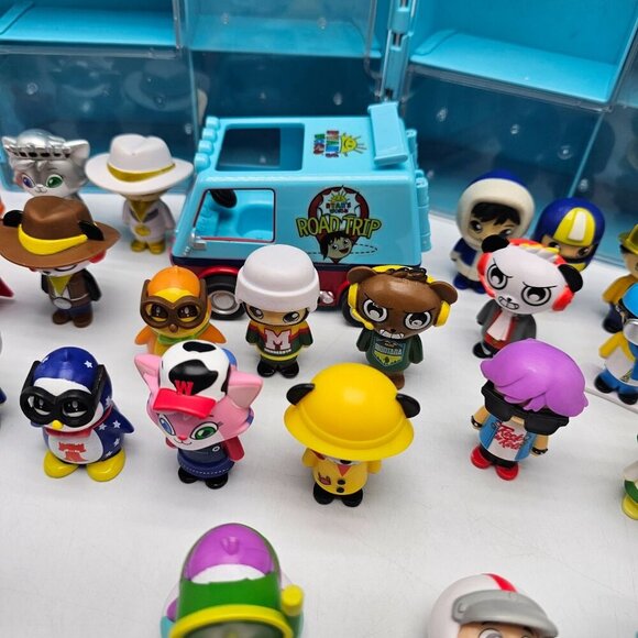 2020 Ryan's World Miniature Collectible Figures With Carrying Case Toy Van USED - Picture 5 of 11